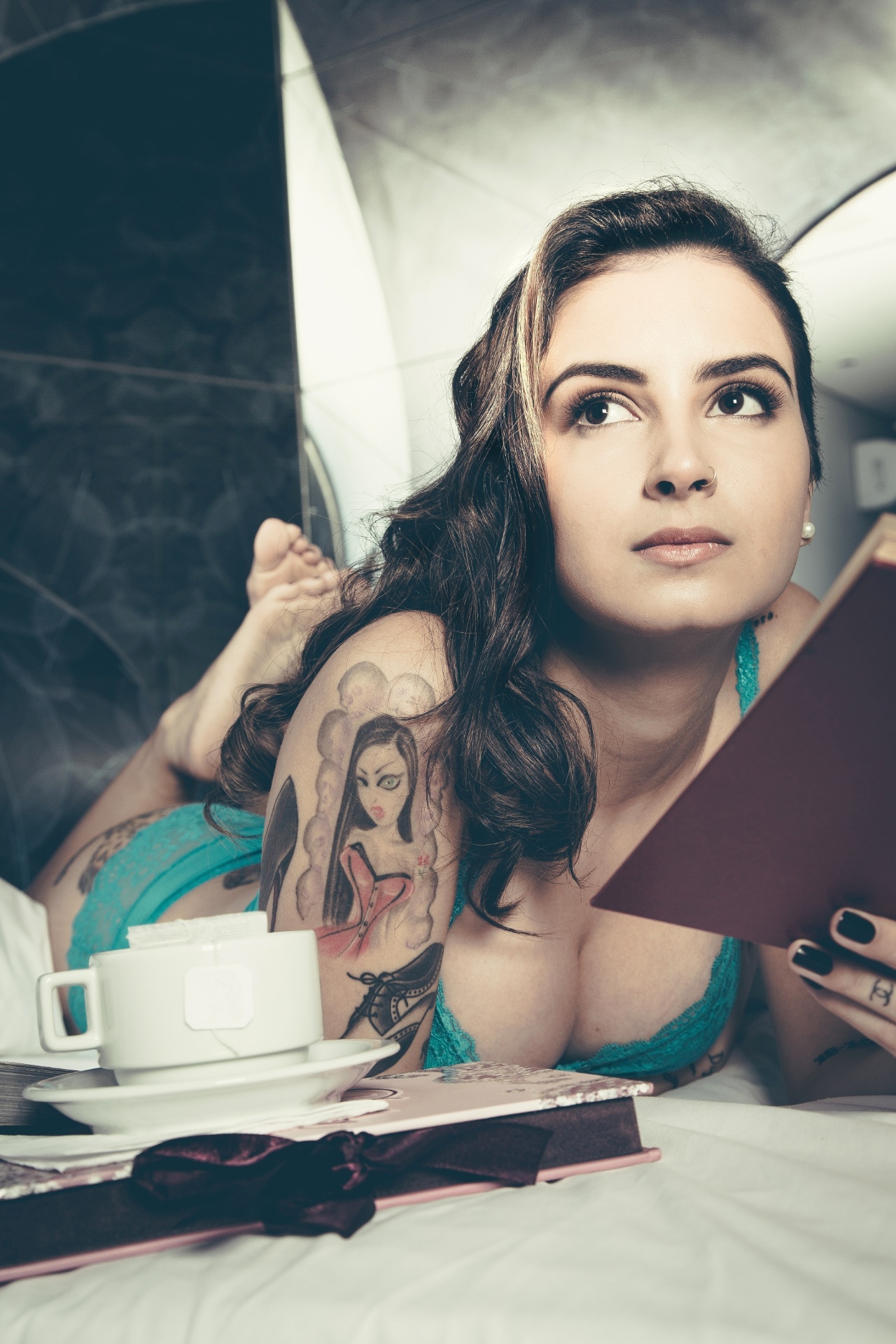 Lola Benvenutti, garota de programa e autora do livro "O Prazer é Todo Nosso" (2014) - Victor Daguano/Divulgação