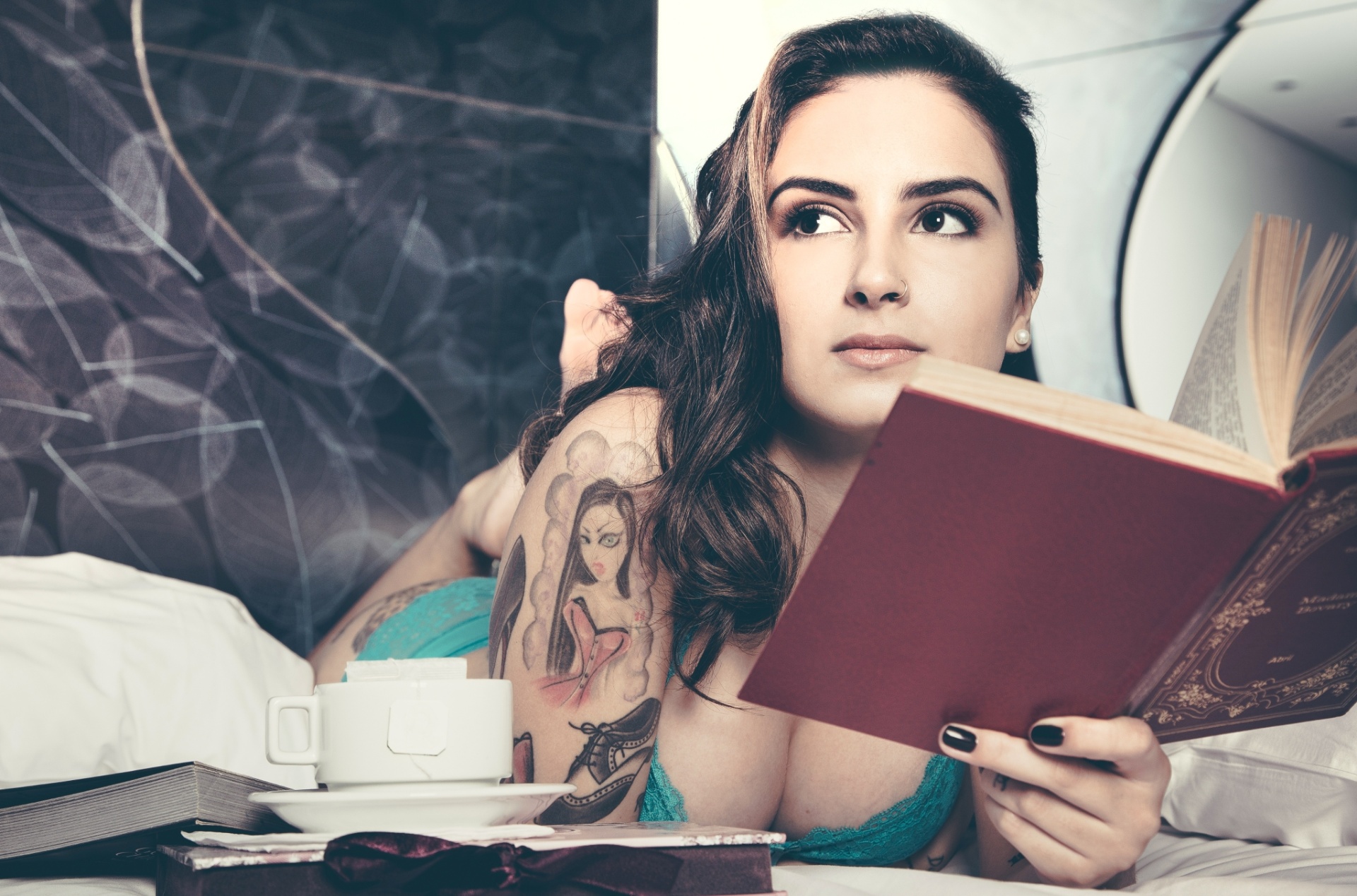 Lola Benvenutti, garota de programa e autora do livro "O Prazer é Todo Nosso" (2014) - Victor Daguano/Divulgação