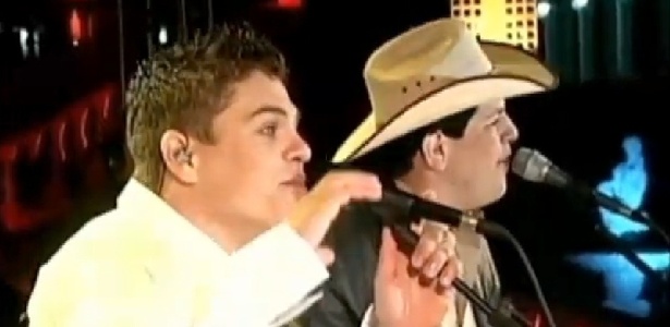 out/2006: Humberto Santiago e Fernando de Assis em show da primeira formação da dupla "Fernando & Sorocaba - Reprodução