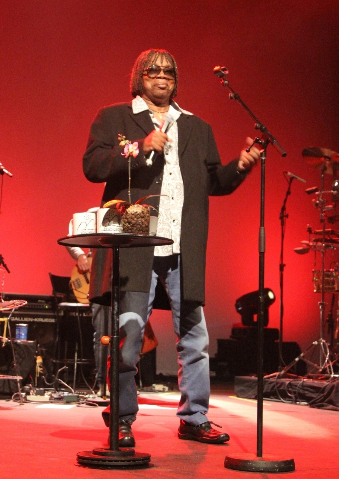 22.ago.2014 - Milton Nascimento se junta ao rapper Criolo para o show "Linha de Frente", no HSBC Brasil, na zona sul de São Paulo, na noite desta sexta-feira - Thiago Duran/AgNews