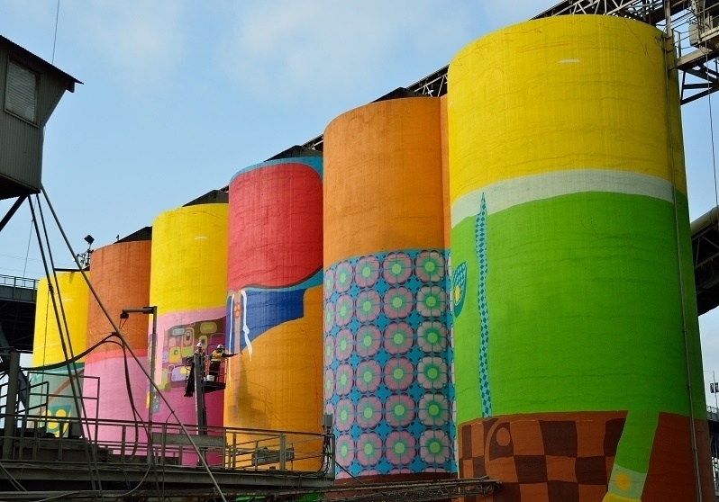 22.ago.2014 - Osgêmeos criam mural gigante para a Bienal de Vancouver - Reprodução/SiteOficialBienaldeVancouver