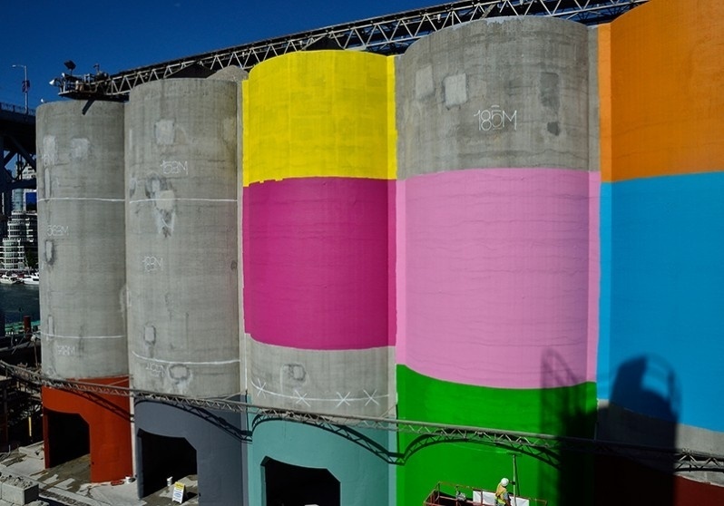 22.ago.2014 - Osgêmeos criam mural gigante para a Bienal de Vancouver - Reprodução/SiteOficialBienaldeVancouver