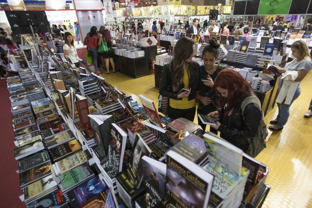 22.ago.2014 - Visitantes na 23ª Bienal Internacional do Livro de São Paulo no  Pavilhão de Eventos do Anhembi - EFE