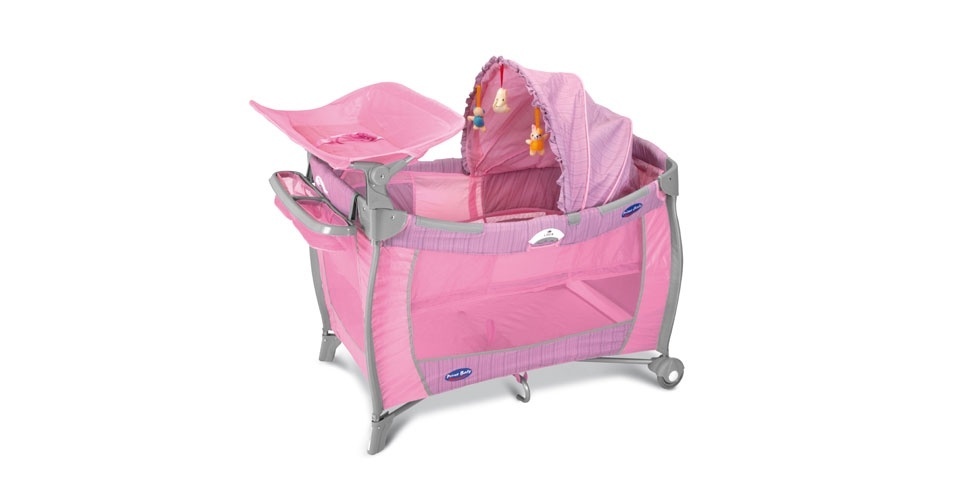 álbum com novidades da feira CBME | Berço com sistema de rodas, que permite movimentá-lo com facilidade, da marca Prime Baby - Divulgação
