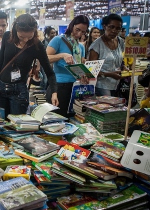 23.ago.2014- Visitantes na 23ª Bienal Internacional do Livro de São Paulo lotaram os pavilhões neste sábado - Raquel Cunha/Folhapress - Raquel Cunha/Folhapress