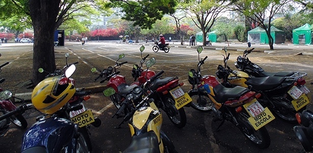 Forma mais eficiente de frear é distribuir a força entre as rodas dianteira e traseira - Divulgação - Divulgação