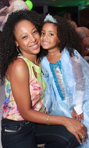 25.ago.2014 - Negra Li comemora aniversário da filha, Sofia, de cinco anos, em buffet nazona norte de São Paulo