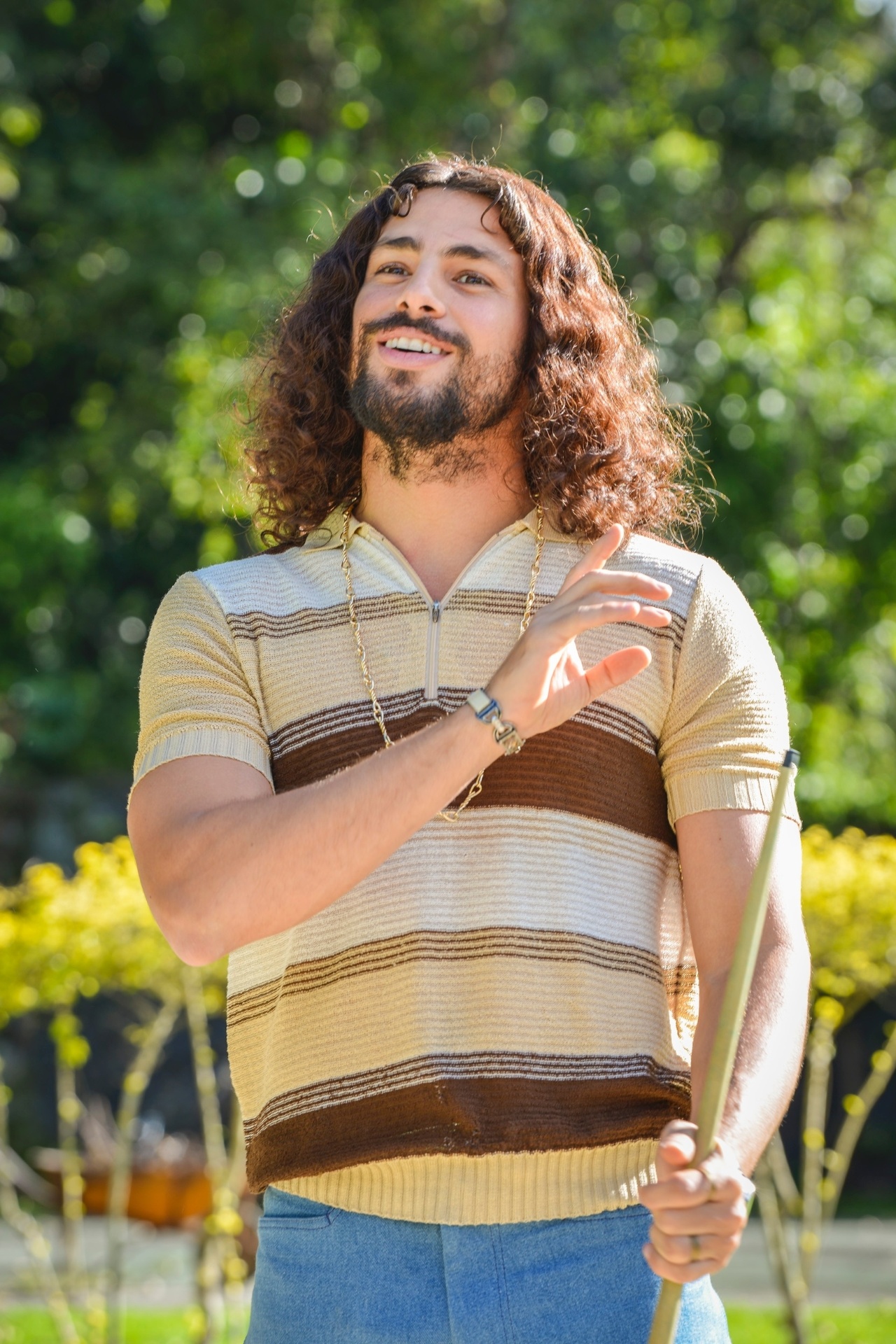 Cauã Reymond vive Fábio, músico e amigo de Tim Maia, na cinebiografia do cantor - Divulgação