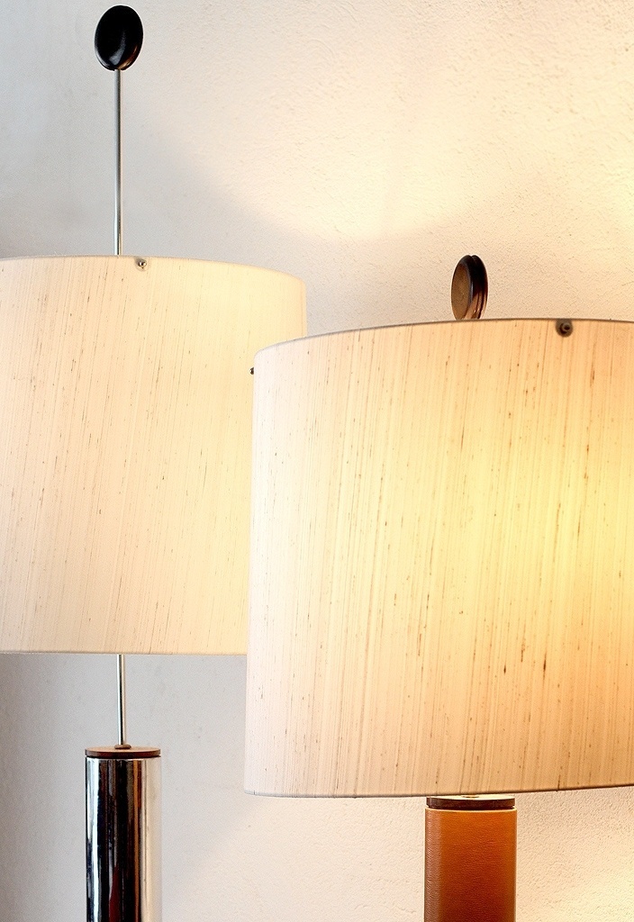 Luminárias de mesa e chão Roccio, criadas em 1950 por Sergio Rodrigues. As peças fazem parte do acervo da Artemobilia - Aline Arruda/ UOL