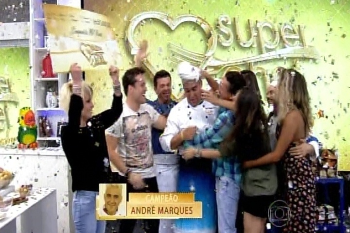 2.set.2014-  André Marques vence o "Super Chef Celebridades" e participantes comemoram
