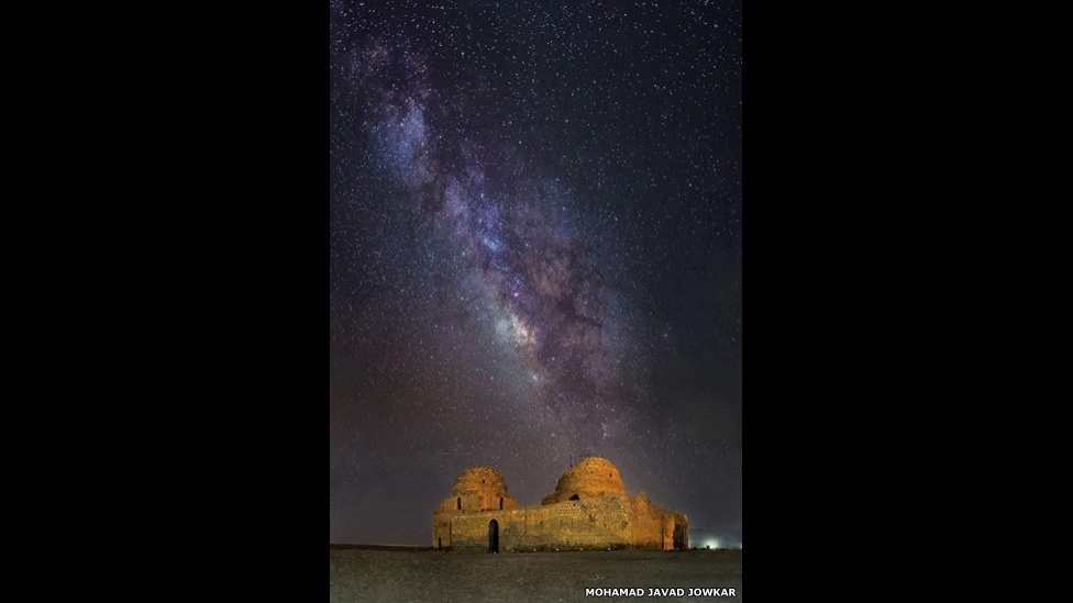 O Prêmio Mundial de Fotografia da Sony 2015, organizado pela Organização Mundial de Fotografia, está com as inscrições abertas. Esta imagem do palácio Sassanid, no Irã, com a Via Láctea acima, foi feita por Mohamad Java - Mohamad Javad