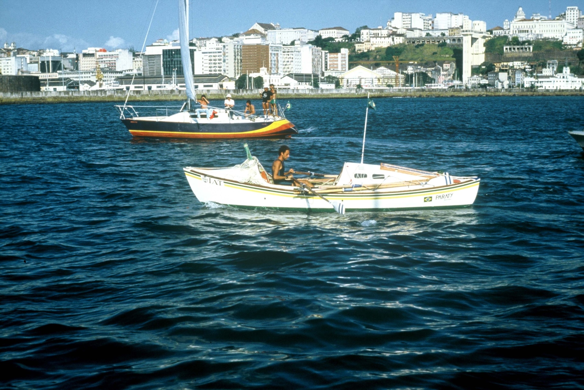 De 8 de setembro a 2 de outubro, a exposição Linha d'água apresenta 30 fotos das expedições do navegador Amyr Klink, dispostas em painéis com textos sobre as viagens. A mostra é gratuita e fica no Espaço Cultural Conjunto Nacional (Av. Paulista, 2073, Bela Vista). - Divulgação