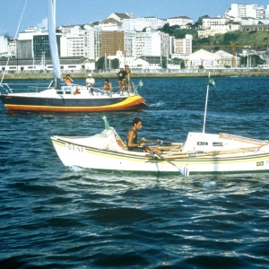De 8 de setembro a 2 de outubro, a exposição Linha d'água apresenta 30 fotos das expedições do navegador Amyr Klink, dispostas em painéis com textos sobre as viagens. A mostra é gratuita e fica no Espaço Cultural Conjunto Nacional (Av. Paulista, 2073, Bela Vista). - Divulgação