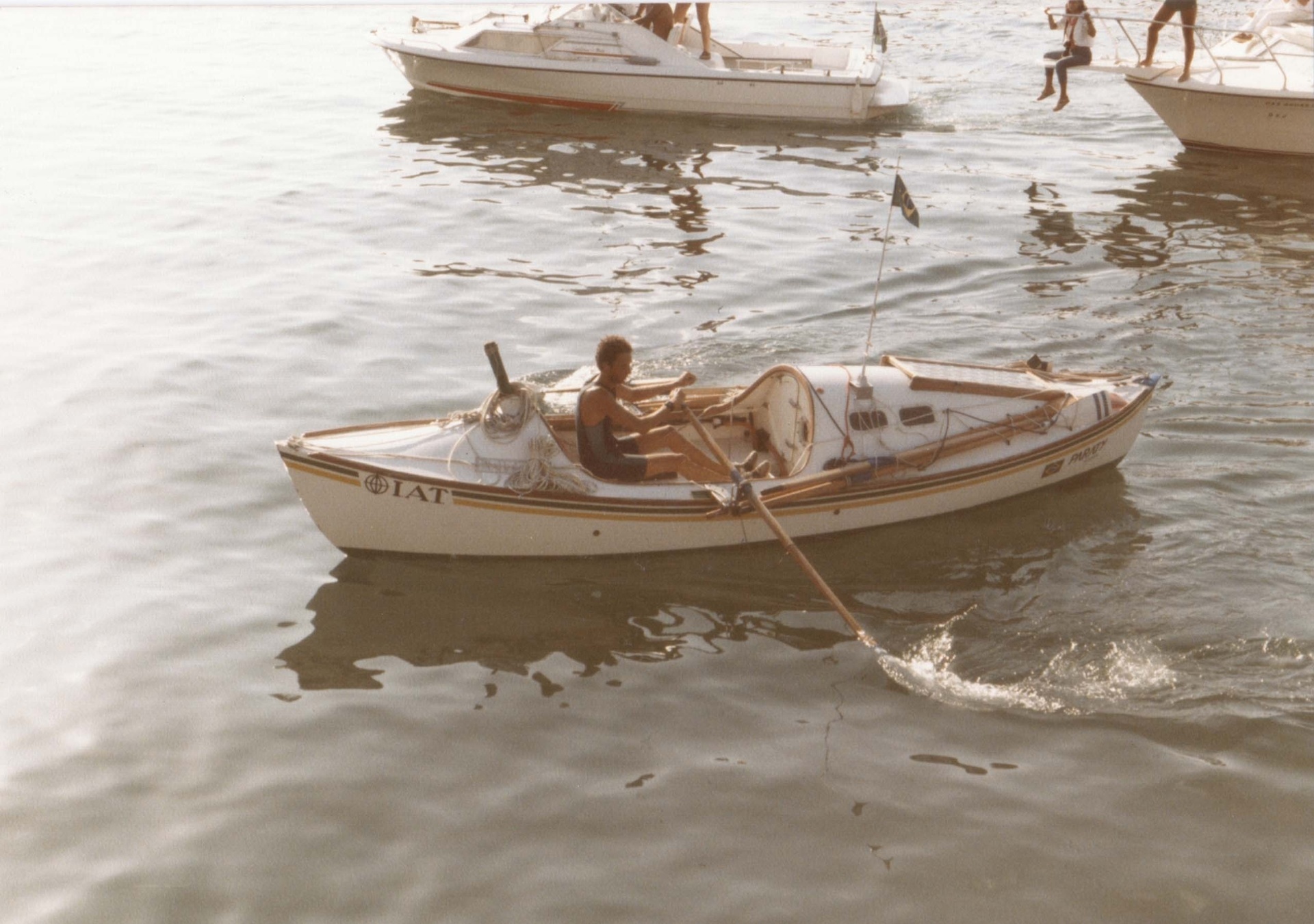 De 8 de setembro a 2 de outubro, a exposição Linha d'água apresenta 30 fotos das expedições do navegador Amyr Klink, dispostas em painéis com textos sobre as viagens. A mostra é gratuita e fica no Espaço Cultural Conjunto Nacional (Av. Paulista, 2073, Bela Vista). - Divulgação