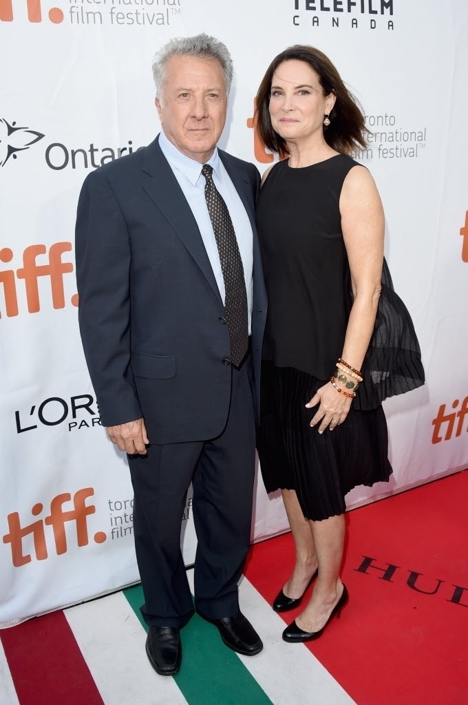 5.set.2014 -  Dustin Hoffman e a mulher Lisa Hoffman na première de "Boychoir" - Jason Merritt/Getty Images/AFP