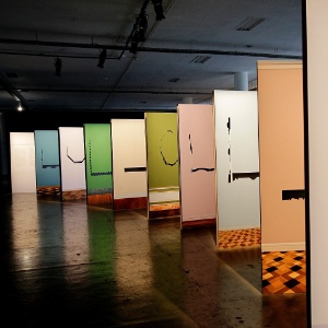 6.set.2014 - ?Letters to the reader?, do libanês Walid Raad, tematiza a arte árabe islâmica na 31ª Bienal de Arte de São Paulo - Reinaldo Canato/UOL