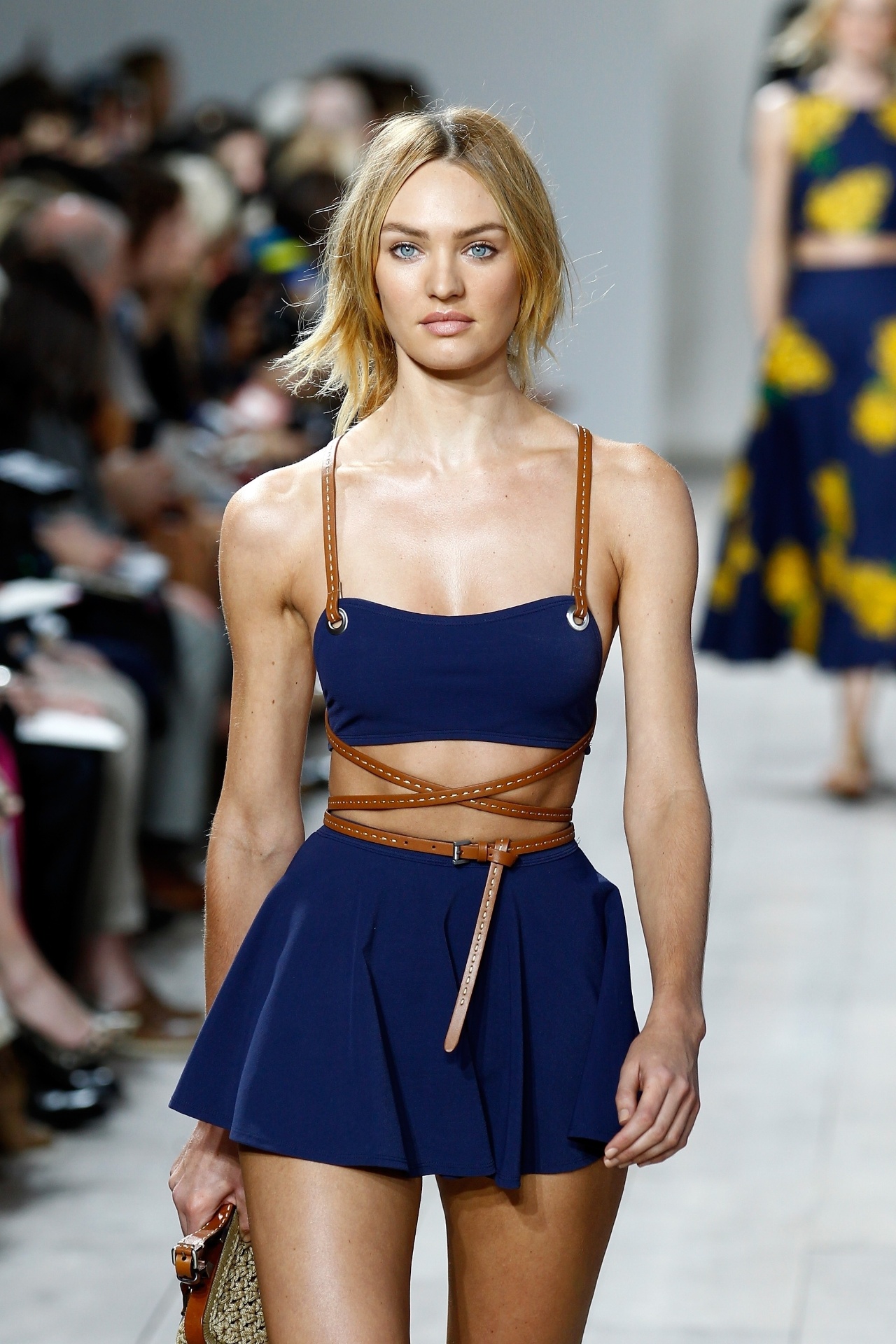 10.set.2014 - Candice Swanepoel, a top da "barriga negativa", durante o desfile do estilista Michael Kors, na Semana de Moda de Nova York - Getty Images