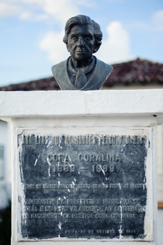 A cidade de Goiás abriga um busto em homenagem à escritora e doceira Cora Coralina (1889-1985)