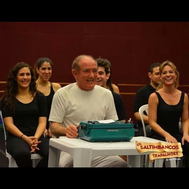 Ensaio do espetáculo musical "Os Saltimbancos Trapalhões", com Renato Aragão