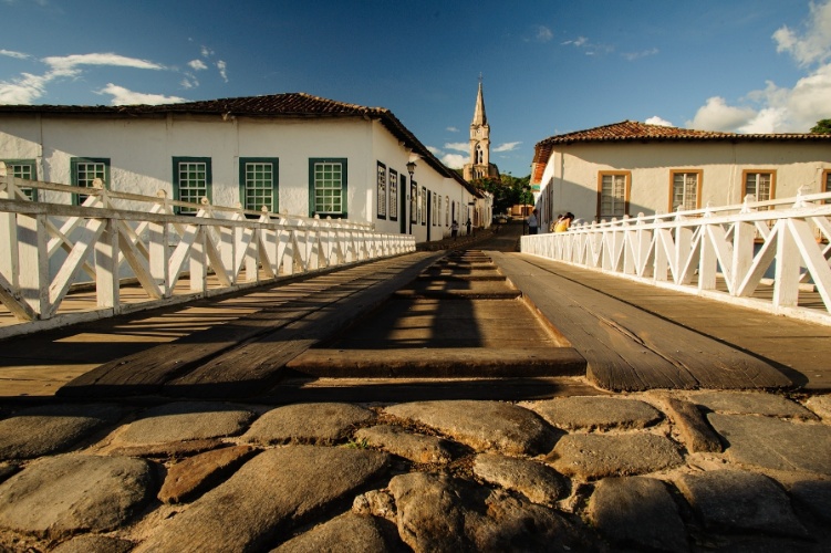 Ponte sobre o rio Vermelho leva ao Centro Histórico da cidade de Goiás