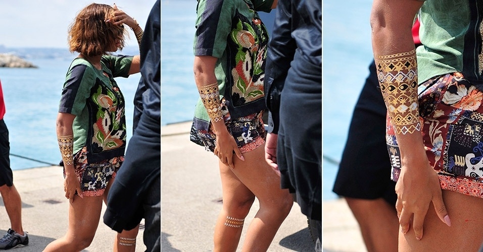 10.set.2014 - Beyoncé aparece com tatuagem metálica temporária ao embarcar em um jatinho particular em Nice, no sul da França, com o marido Jay-Z e a filha Blue Ivy