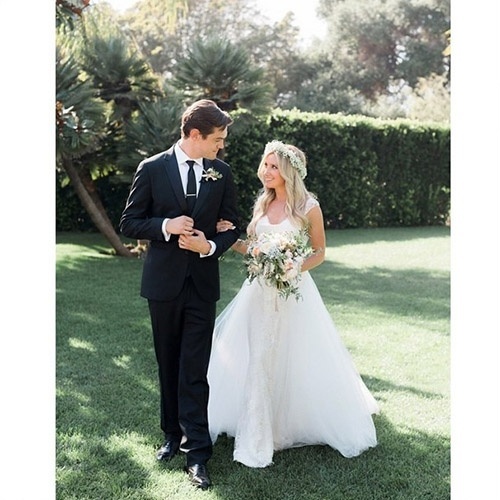 8.set.2014 - A atriz Ashley Tisdale se casa com o músico Christopher French