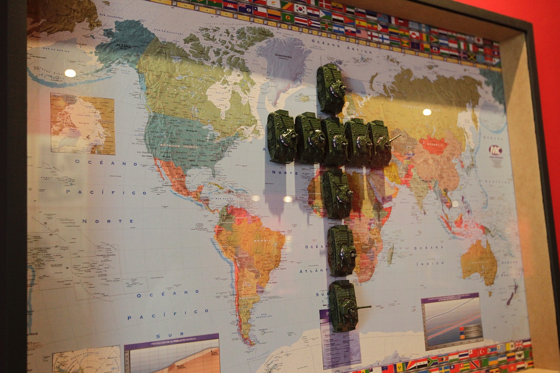 11.set.2014 - Obras que abordam religião e espiritualidade de diversas formas perpassam a seleção apresentada pela 31ª Bienal de São Paulo - Reinaldo Canato/UOL