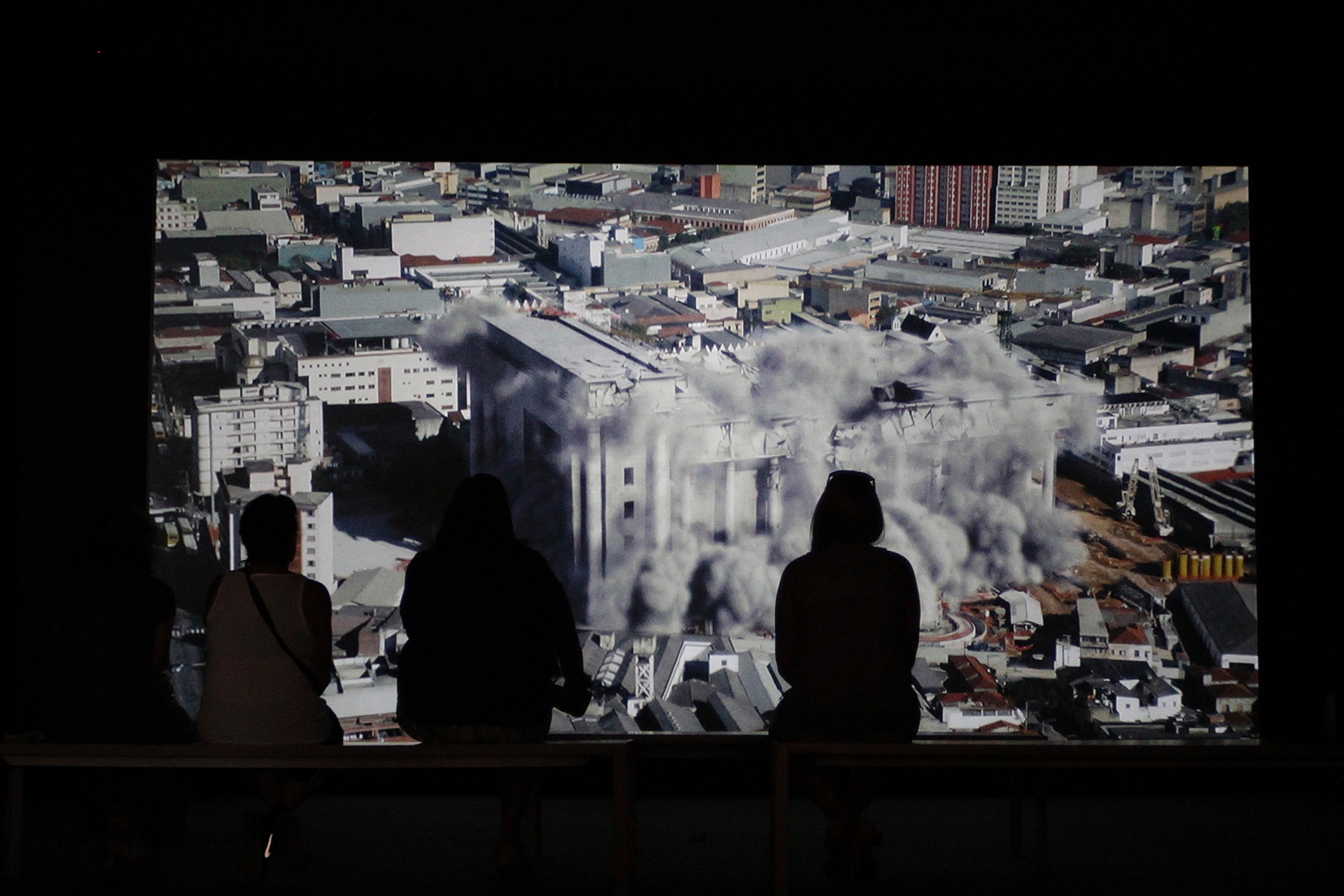 11.set.2014 - Obras que abordam religião e espiritualidade de diversas formas perpassam a seleção apresentada pela 31ª Bienal de São Paulo - Reinaldo Canato/UOL