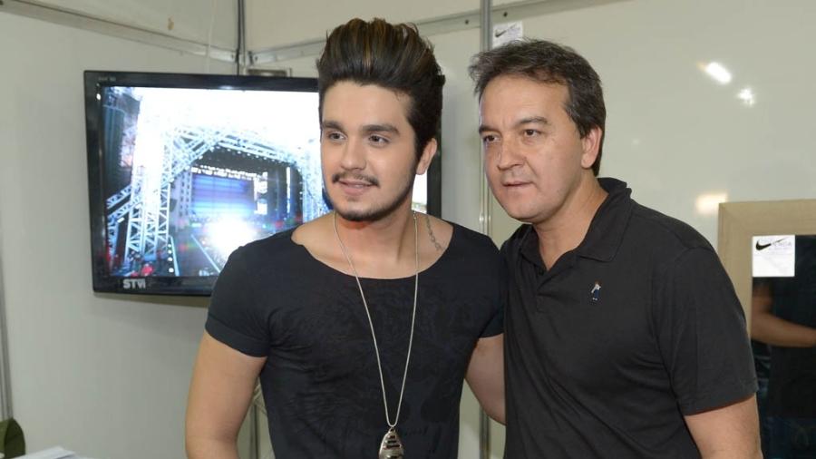 Luan Santana com seu pai Amarildo no Festival Villa Mix em Goiânia - Francisco Cepeda/AgNews