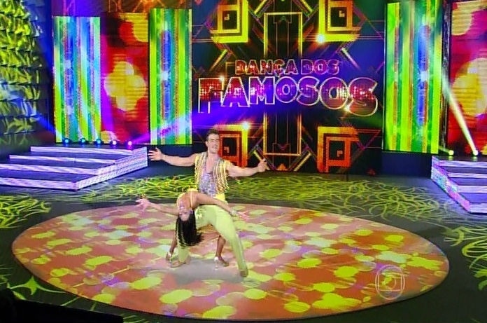 14.set.2014 - Tainá Grando e Anderson Di Rizzi dançam "Adocica" de Beto Barbosa na "Dança dos Famosos" durante a repescagem da lambada
