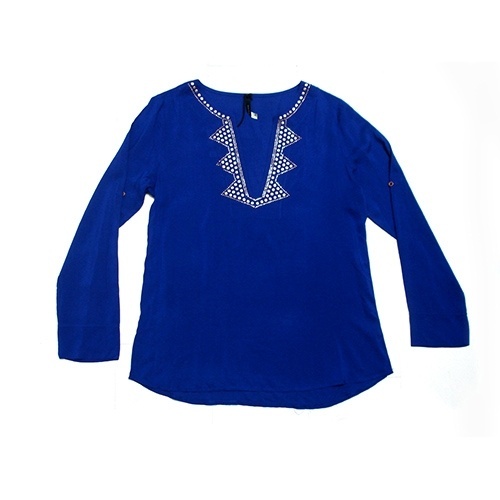 Bata azul com detalhe no decote, da Teen's Club. Preço: R$ 186. Informações: www.teensclub.com.br | Preço e disponibilidade pesquisados em setembro de 2014 e sujeitos a alterações - Divulgação