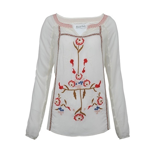 Bata branca bordada, da C&A. Preço: R$ 89,90. Informações: www.cea.com.br | Preço e disponibilidade pesquisados em setembro de 2014 e sujeitos a alterações - Divulgação