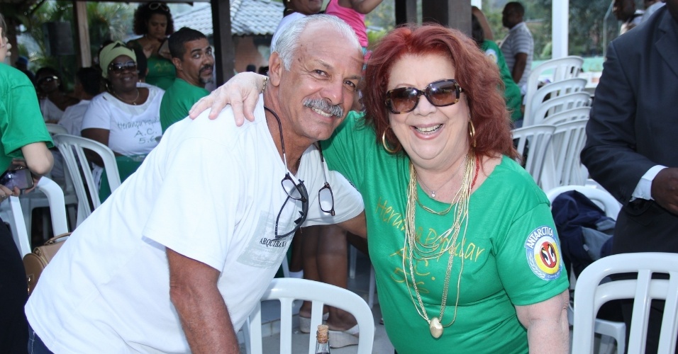 15.set.2014 - Arlindo Cruz comemora 56 anos com festa cheia de amigos famosos no Clube Cheirinho do Gol, no Recreio dos Bandeirantes, zona oeste do Rio de Janeiro, nesta segunda-feira
