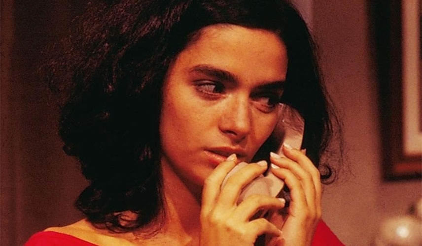 Claudia Ohana interpreta a mocinha Mariana Correia, namorada de Tomás
