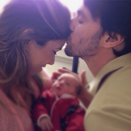 18.set.2014 - Quatro dias após dar à luz, Patricia Abravanel publica foto ao lado do filho e do noivo, o deputado federal Fábio Faria