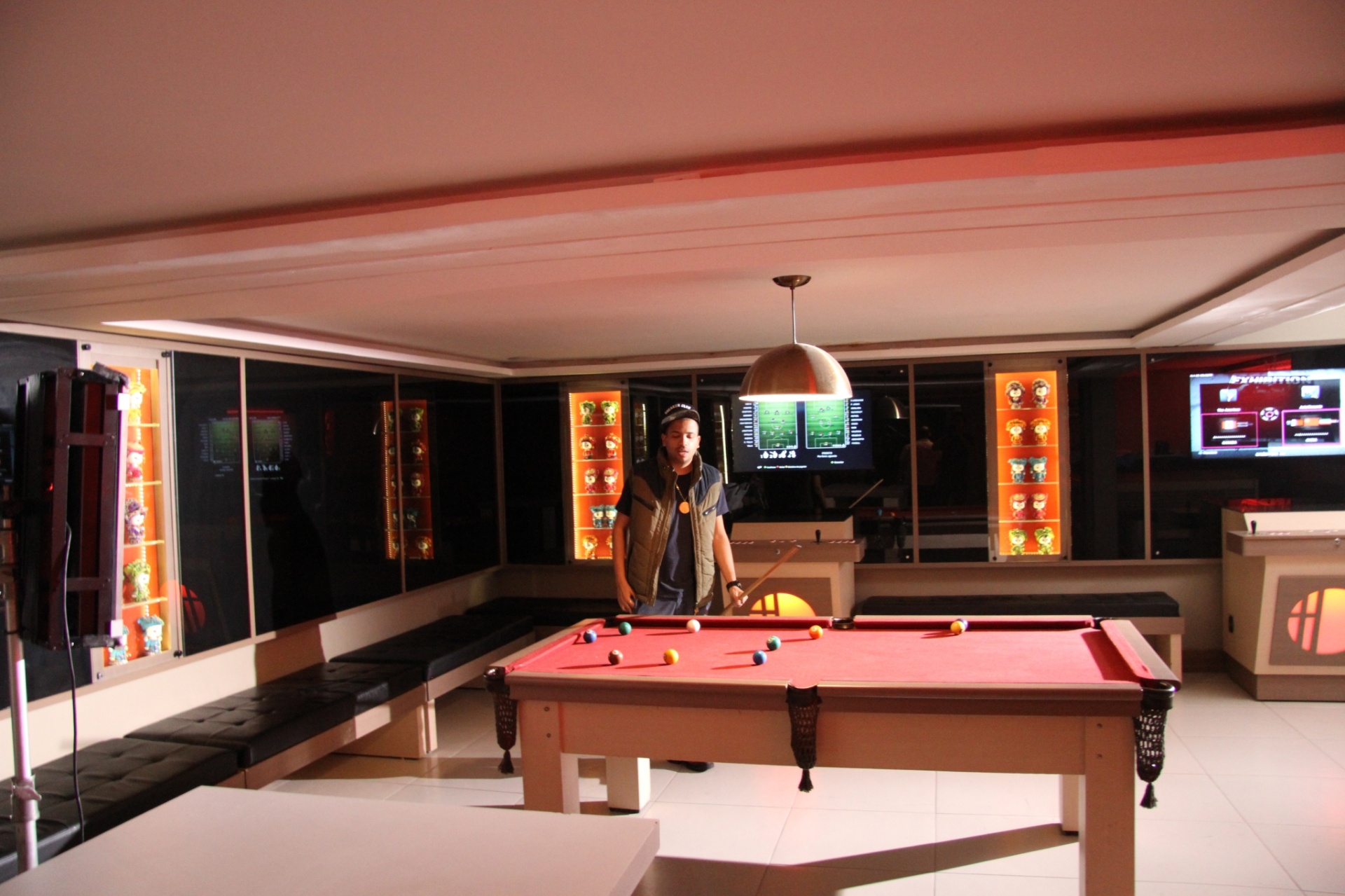 18.set.2014 - Rapper Projota gravou na tarde de terça (16) o videoclipe da música "Enquanto Você Dormia". As cenas foram rodadas em São Paulo e o lançamento do clipe está previsto para o final de outubro de 2014. - Scalante