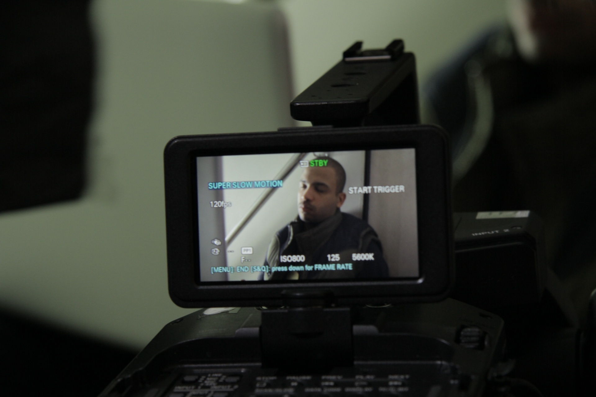 18.set.2014 - Rapper Projota gravou na tarde de terça (16) o videoclipe da música "Enquanto Você Dormia". As cenas foram rodadas em São Paulo e o lançamento do clipe está previsto para o final de outubro de 2014. - Scalante