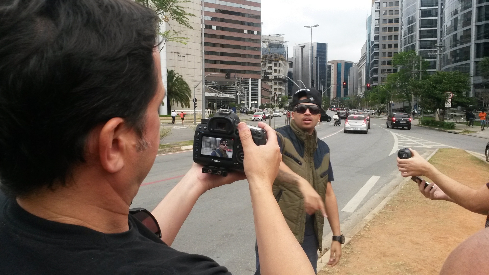 18.set.2014 - Rapper Projota gravou na tarde de terça (16) o videoclipe da música "Enquanto Você Dormia". As cenas foram rodadas em São Paulo e o lançamento do clipe está previsto para o final de outubro de 2014. - Eduardo Felix