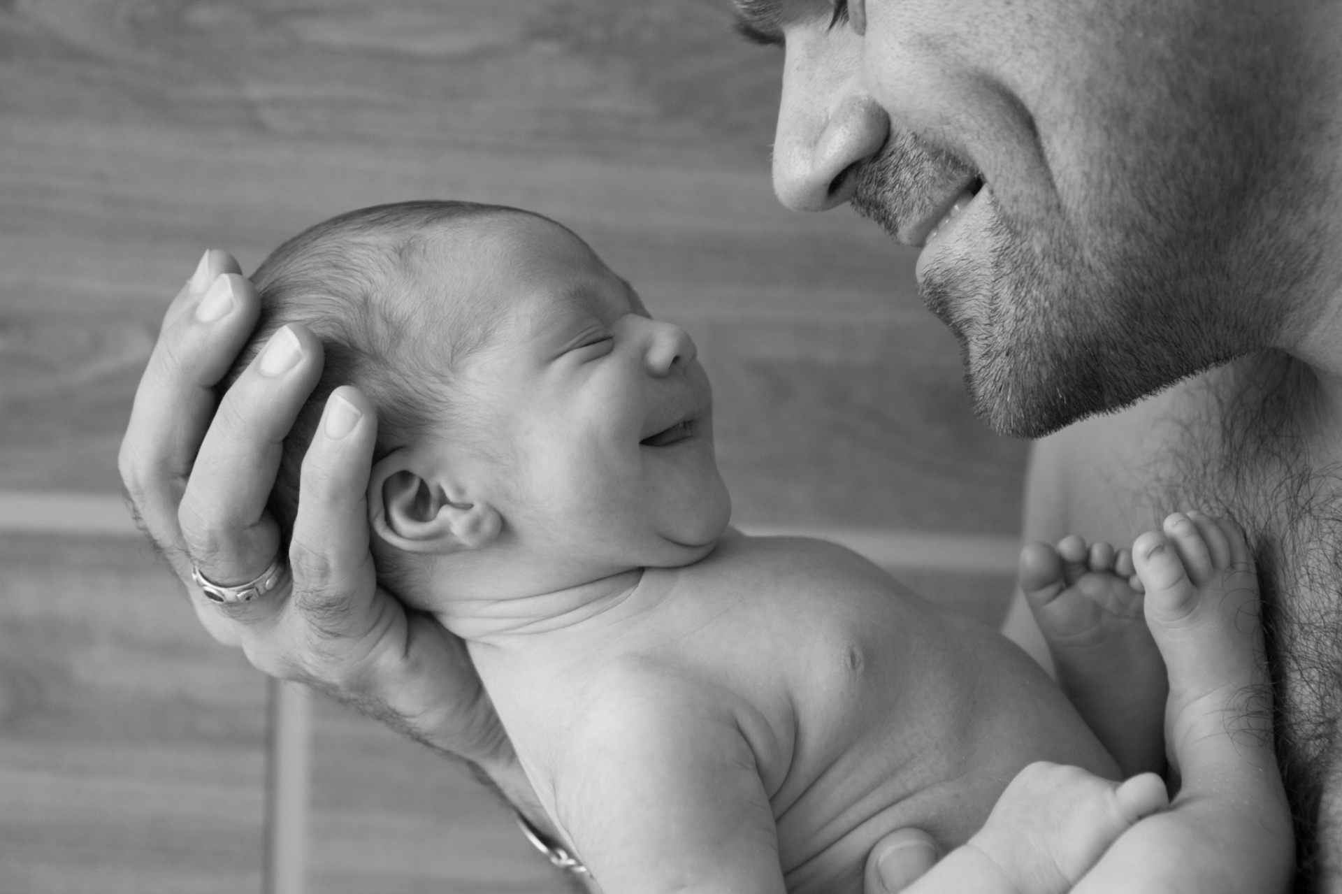 As expressões do bebê são sempre esperadas nos ensaios. "A interação entre pai e filho é sempre única e proporciona essas imagens", afirma Gisele Fap - Gisele Fap/Divulgação