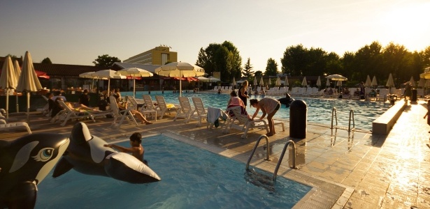 Os hostels da rede Plus, presentes em várias cidades europeias, têm estrutura de resort - Divulgação