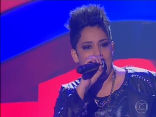 Nise Palhares, que eliminou Chay Suede e ficou em terceiro lugar no "Ídolos" de 2010 da Record, se apresenta na estreia do "The Voice"