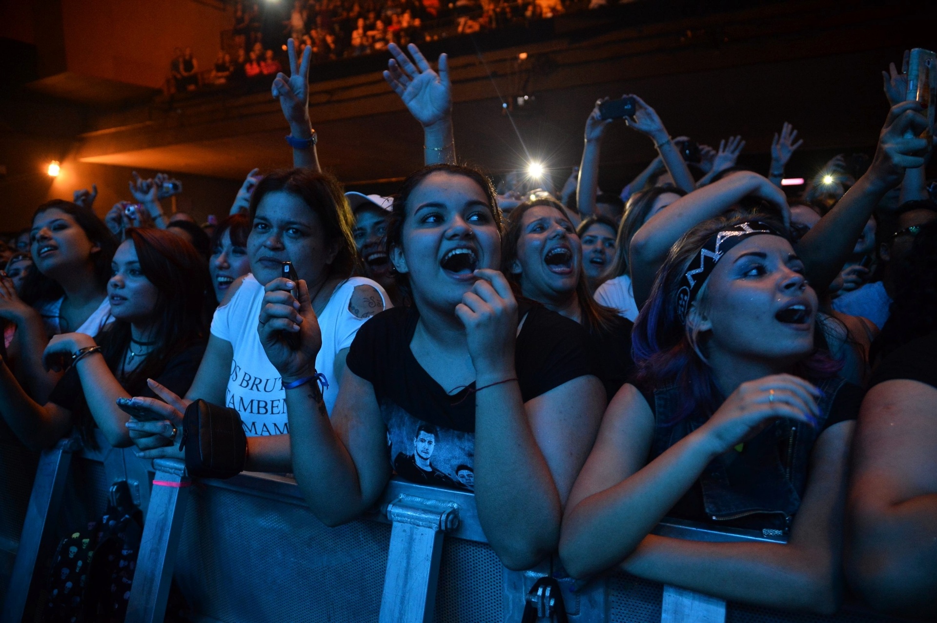 19.set.2014 - Fãs da banda Malta, ganhadora do reality show  "Superstar", faz primeira apresentação no Vivo Rio, no Rio de Janeiro - André Lobo/UOL