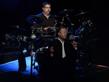 19.set.2014 - Julio Iglesias se apresenta no Citibank Hall, em São Paulo - Francisco Cepeda/AgNews