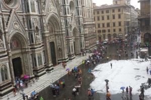 Chuva de granizo atingiu monumentos da cidade de Florença; na foto a catedral da cidade - Reprodução/Twitter