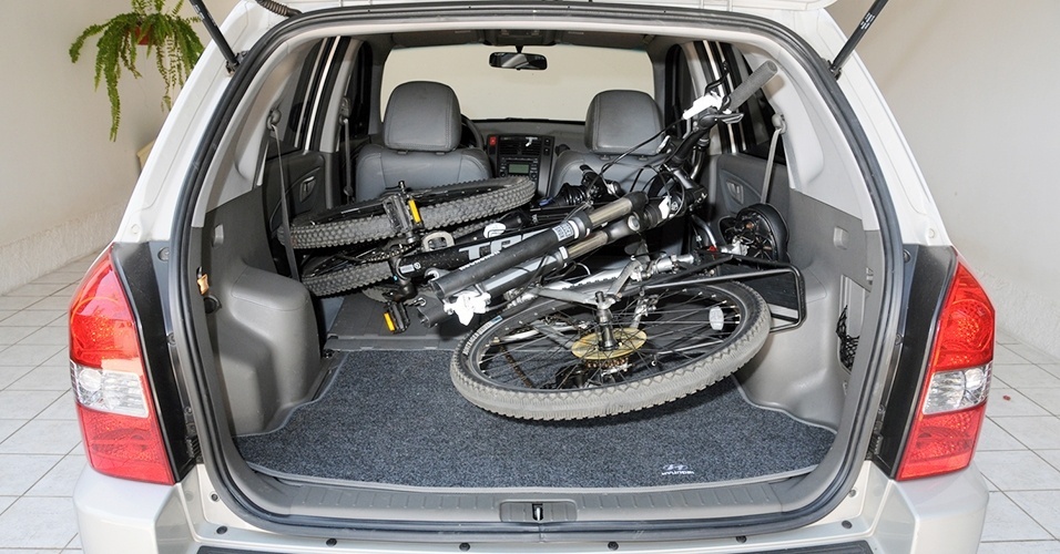 Como encaixar duas bicicletas em seu carro - Murilo Góes/UOL