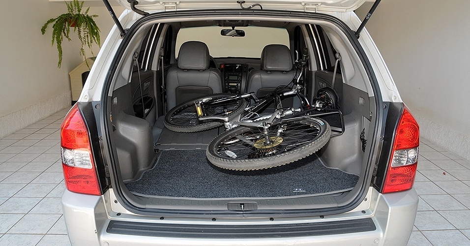 Como encaixar duas bicicletas em seu carro - Murilo Góes/UOL