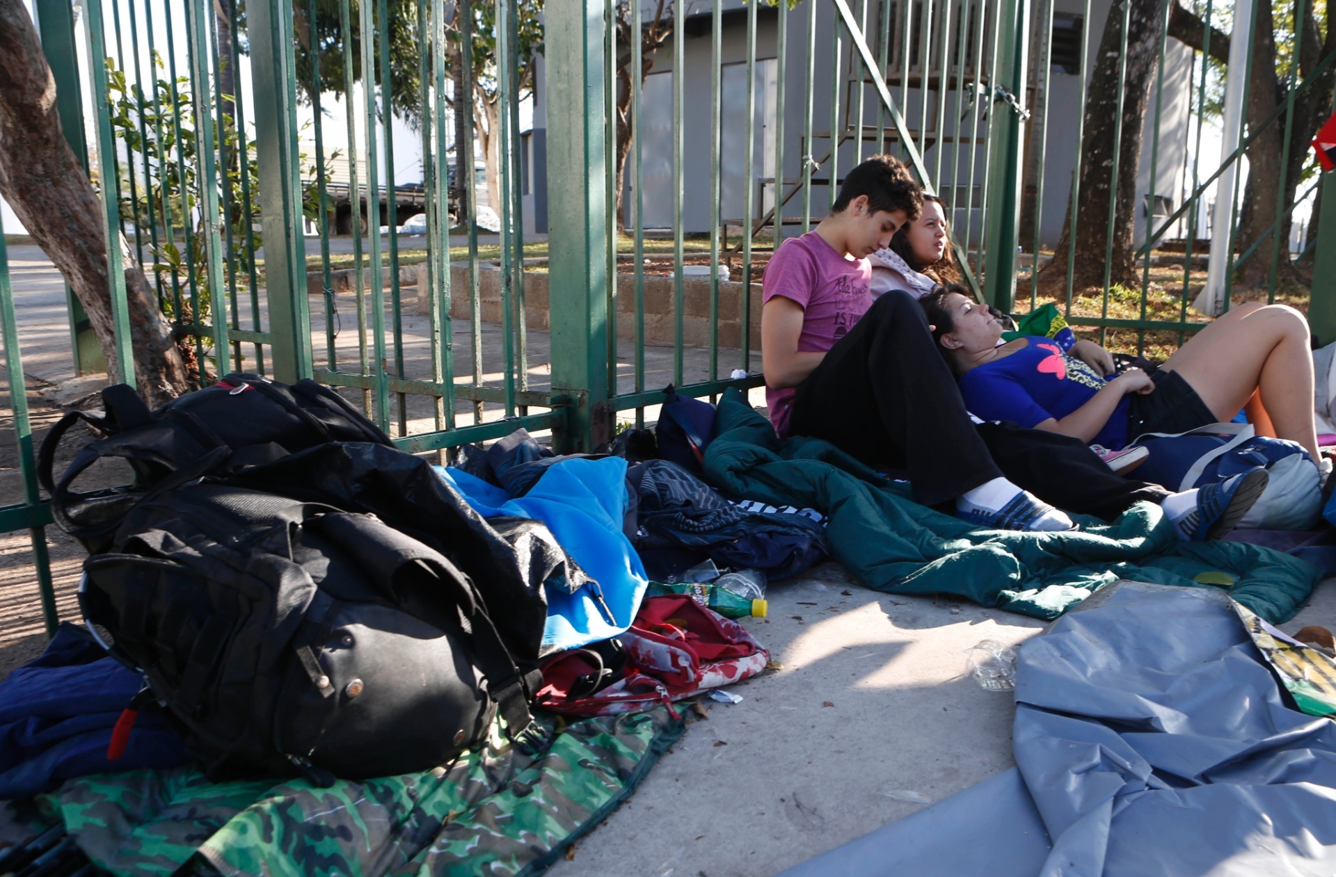 22.set.2014 - Fãs de Miley Cyrus estão na fila em frente ao Anhembi, em São Paulo, desde o dia 18 de agosto - Junior Lago/UOL