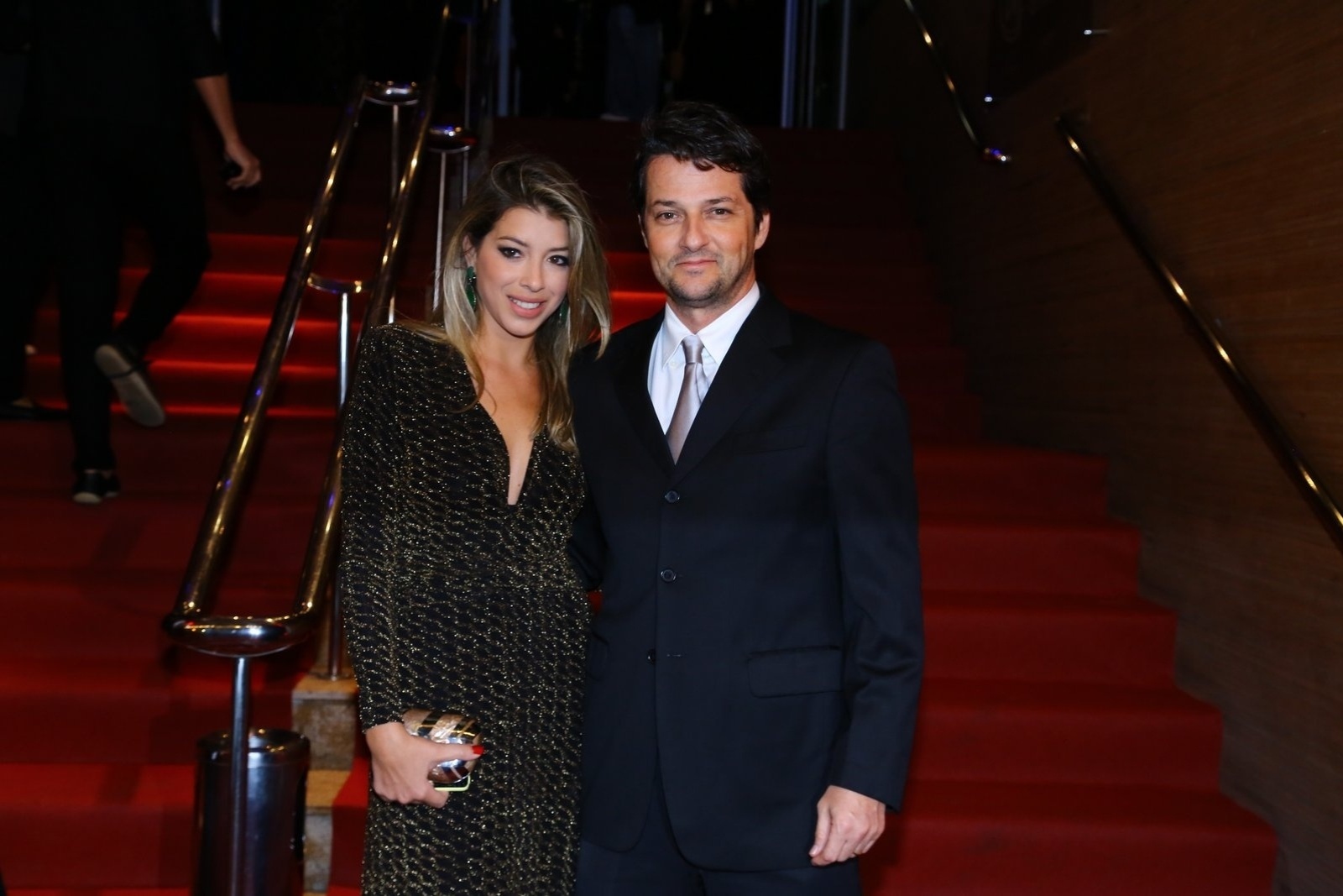 24.set.2014 - O ator Marcelo Serrado e sua mulher, Roberta Fernandes, vão à abertura do Festival do Rio 2014. A cerimônia exibe o documentário "O Sal da Terra", de Wim Wenders e Juliano Salgado - Alex Palarea e Marcello Sá Barretto/AgNews