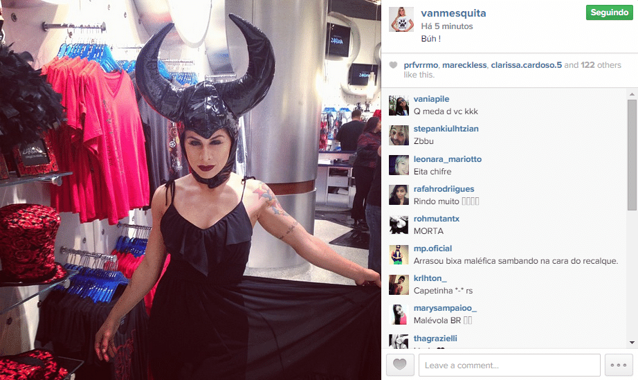 30.set.2014 - A ex-BBB Vanessa Mesquita usa figurino semelhante ao da personagem Malévola no Instagram e arranca elogios de seus fãs