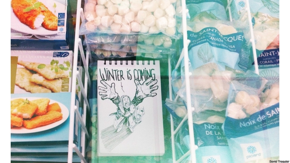 Um artista francês, David Troquier, faz sucesso na internet com fotos em que insere desenhos em lugares e cenas banais do cotidiano - David Troquier